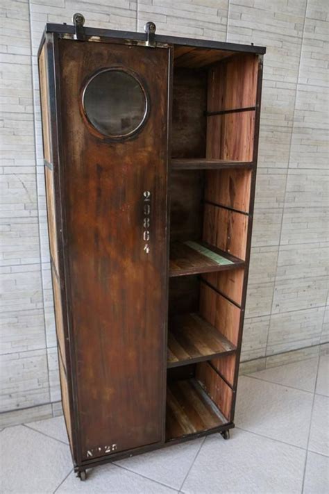 Pin on Projets à essayer | Vintage industrial furniture, Industrial style furniture, Metal ...