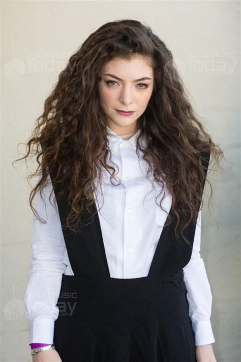 Wish I could have lorde's hair | Thick hair styles, Lorde hair, Hair styles