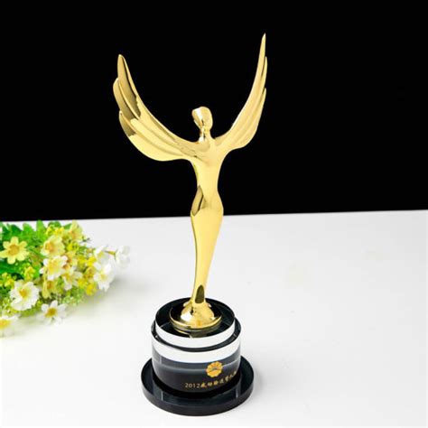 China Customized Angel Crystal Trophy Oscar Trophy Award - Free ...