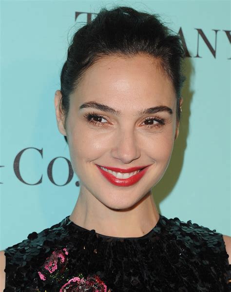 Gal Gadot Makeup Tips - PureWow