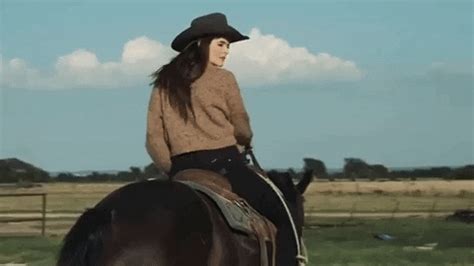 Jenna-paulette-boot-barn GIFs - Get the best GIF on GIPHY