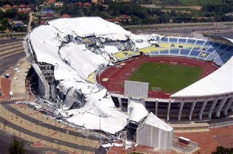 Berbagai Kejadian Tribun Stadion Ambruk, Salah Satunya JIS - PT Eticon ...