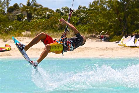 Step-by-Step Kitesurfing Tutorial For Beginners