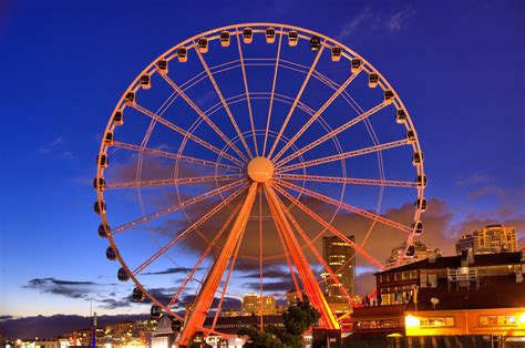 Seattle's Great Wheel night. - Pentax User Photo Gallery