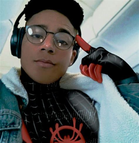 Brown Hair Boy, Miles Morales, Over Ear Headphones, Boys, Fashion, Drawing Drawing, Moda ...