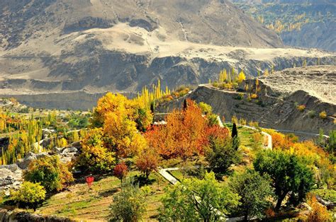 The Hunza Valley: Hunza in Autumn