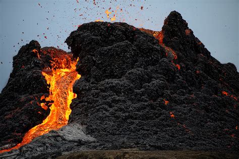 Volcano eruption comes to live - photographer's journal :: Behance