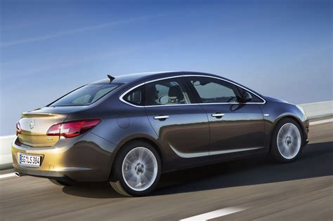 Autooonline Magazine: 2013 Opel Astra Sedan