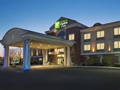 Kalamazoo Hotel with Indoor Pool | Holiday Inn Express & Suites Kalamazoo