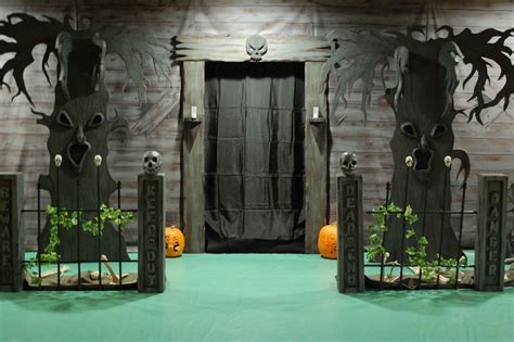 Extreme Scariest House Props Ideas for Halloween 2024