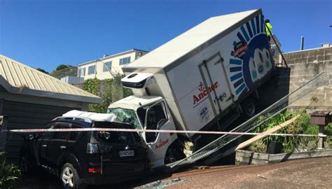 Milk delivery truck accident in Wairau Valley | Newshub