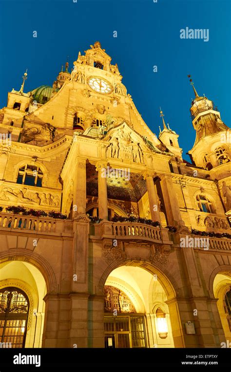 Neues Rathaus (New city hall), Hannover, evening atmosphere Stock Photo - Alamy