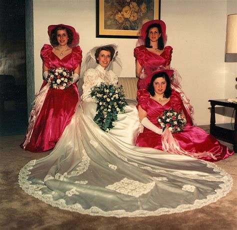 46 Hilarious Vintage Bridesmaid Dresses That Didn't Stand The Test Of Time | DeMilked