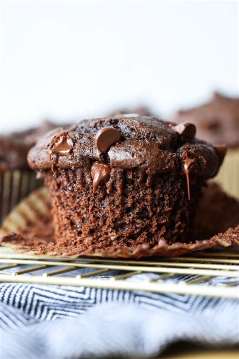 Perfectly Moist Chocolate Muffins - Cookies and Cups