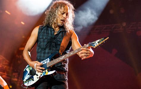 Metallica's Kirk Hammett falls on stage after slipping on guitar pedal - Flipboard