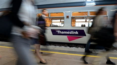 Thameslink: Full timetable delayed by year, watchdog says - BBC News