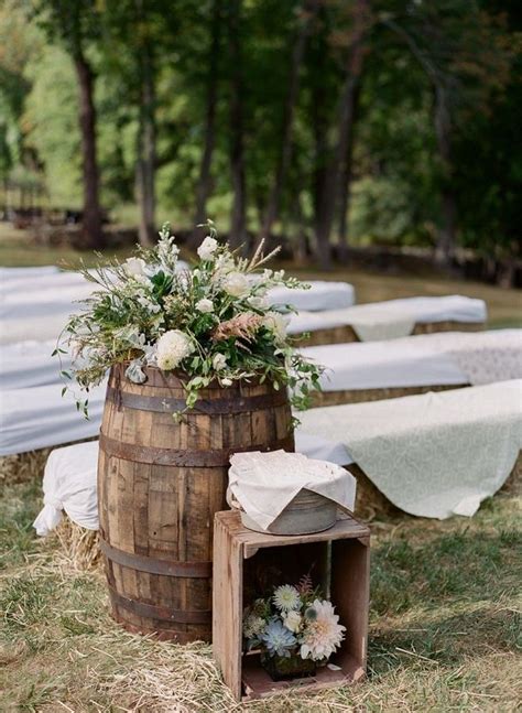 58 Totally Ingenious Ideas For An Hay Bale Wedding Decorations https://www.possibledecor.com ...