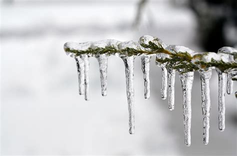 Step-By-Step Instructions: How to Thaw Frozen Pipes | Safely Thaw Frozen Pipes