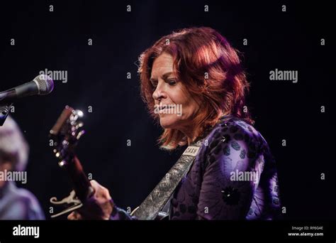 Rosanne cash hi-res stock photography and images - Alamy