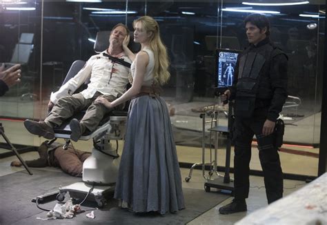 Westworld: Go behind the scenes of the Mesa shootout in "Les Écorchés"