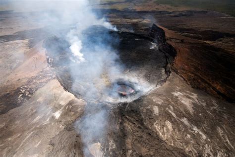 Hilo: Hawaii Volcanoes National Park and Waterfalls Flight | GetYourGuide