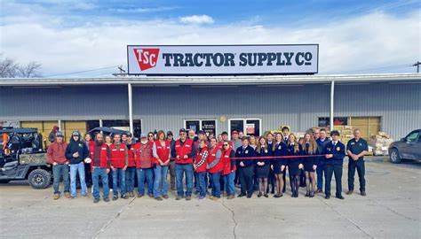 Tractor Supply Holds Grand Opening, Donates to Local Organizations – Shelby County Herald