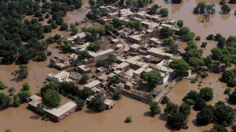 50,000 people evacuated as flooding hits Pakistan's south | CTV News