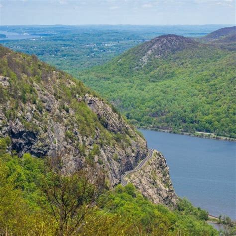 12 Best Hikes in The Hudson Valley Worth Checking Out