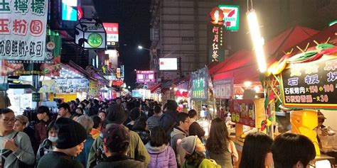 3 Best Night Markets in Taichung Taiwan & What to Eat