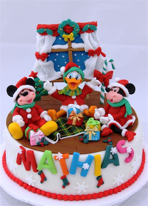 Christmas Mickey and Friends Cake | Disney cakes, Winter cake