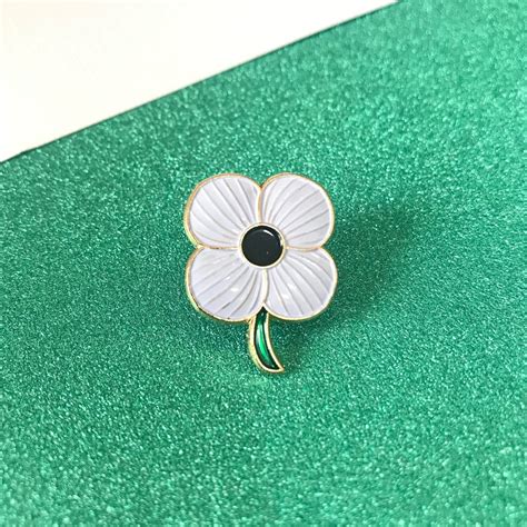 White Peace Poppy Enamel Pin Badge Remembrance 2020 Lest - Etsy