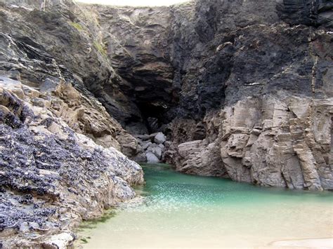 Porthcothan sea cave © Val Pollard :: Geograph Britain and Ireland