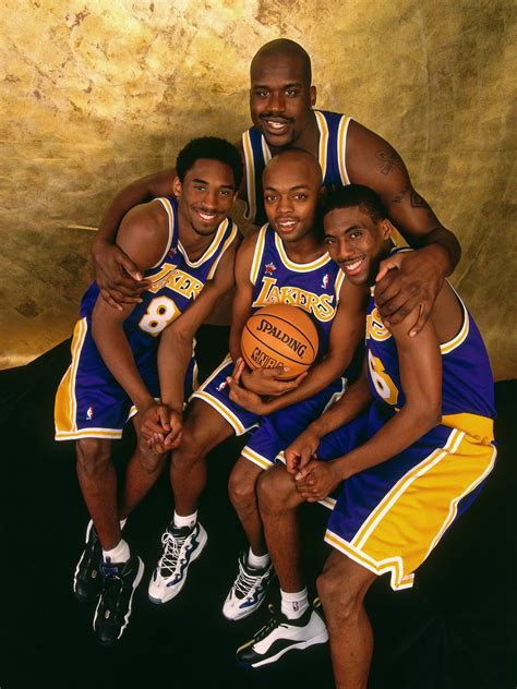 Shaq smiling with Kobe Bryant, Nick Van Exel, and Eddie Jones : r/ShaqSmilingWithPeople