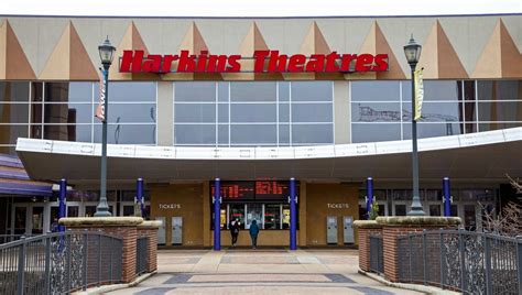 Coronavirus in Oklahoma: Regal and Harkins movie theater chains close all locations