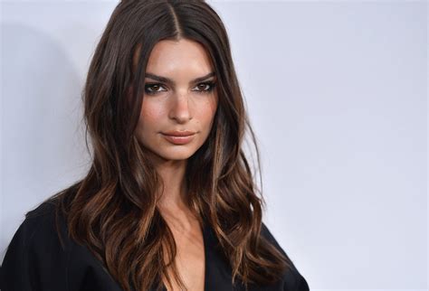 People. L'actrice et mannequin Emily Ratajkowski est enceinte de son ...