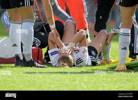 Giulia GWINN (GER) injured on the pitch, injury soccer Laenderspiel ...