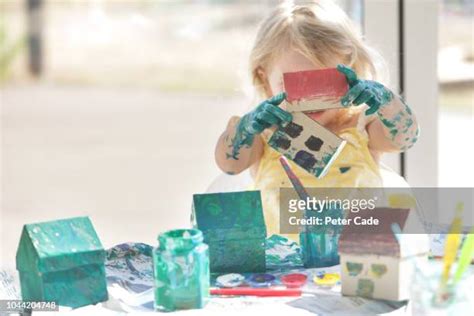 Cardboard House Photos and Premium High Res Pictures - Getty Images