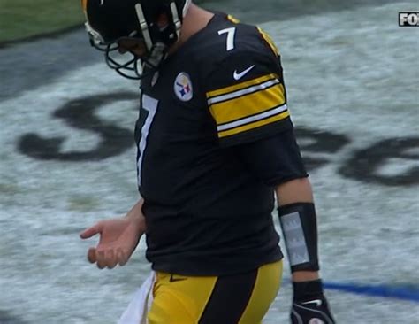 Ben Roethlisberger denies broken wrist injury report | Larry Brown Sports