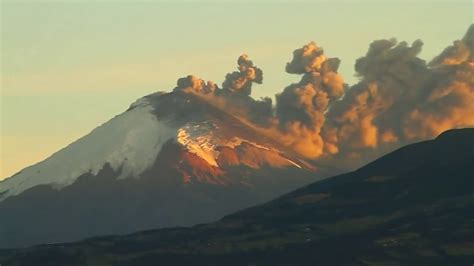 COTOPAXI VOLCANO ERUPTION 2015 - YouTube