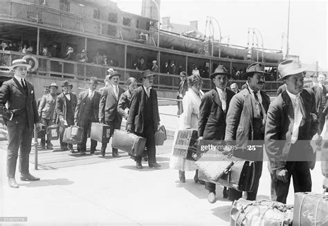 [May 27, 1920] Immigrants arriving at Ellis Island. : 100yearsago