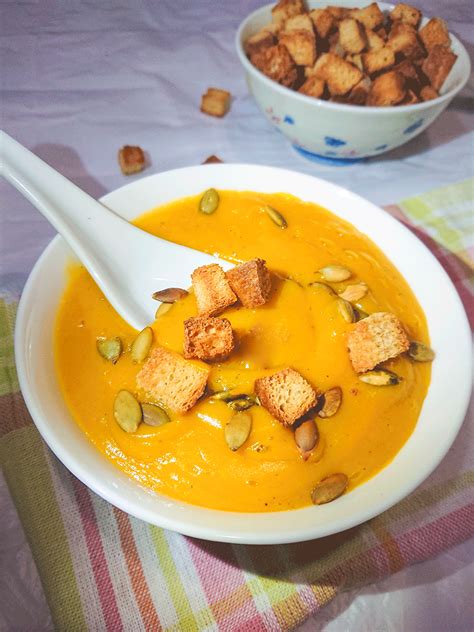 Easy & Healthy Pumpkin Soup | FaveHealthyRecipes.com