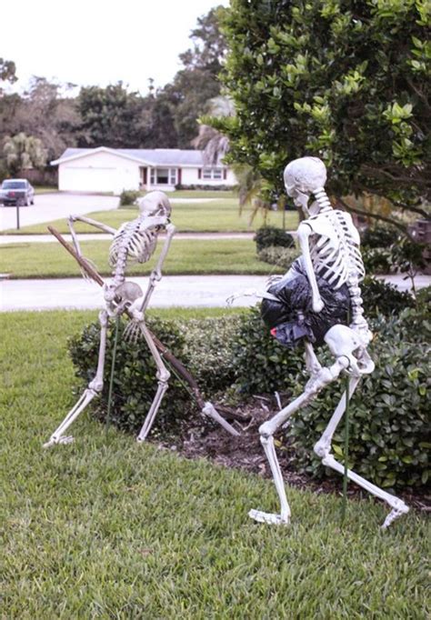 10 Funny Skeleton Decorations To Try Out This Halloween