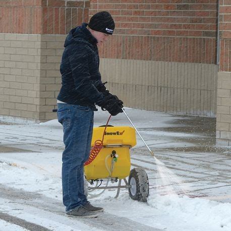 SnowEx - Walk-Behind Liquid Sprayer - 12 GAL | Reinders