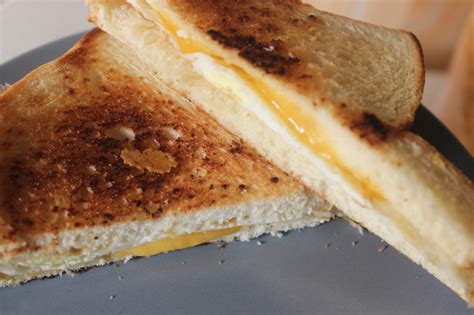 Toasted Cheese Sandwich, Learn How to Make It in 8 Steps