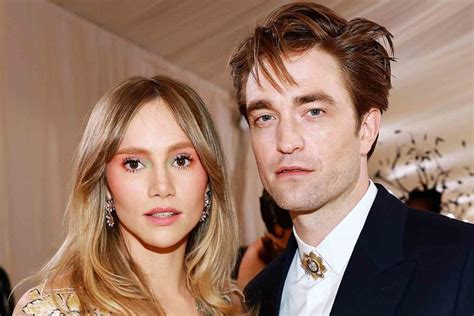 Robert Pattinson and Suki Waterhouse Are Engaged: Sources