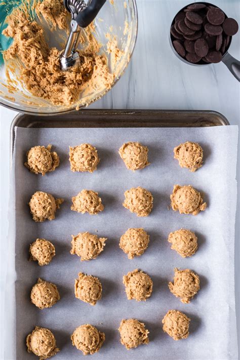 Chocolate Covered Rice Krispie Peanut Butter Balls (no bake!)