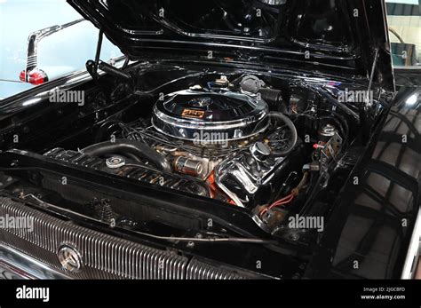 The engine of a Dodge Charger Stock Photo - Alamy