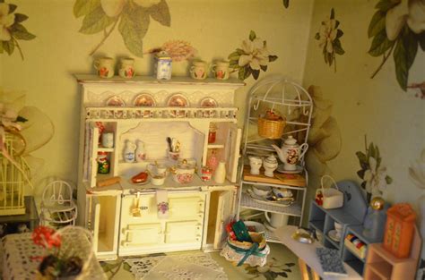 Shabby cabinet for miniatures! | My shabby kitchen cabinet a… | Flickr