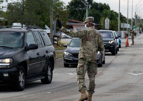 A Florida National Guard Soldiers direct a community - NARA & DVIDS ...