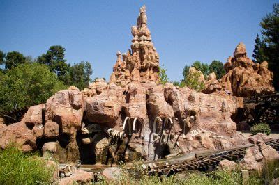 Big Thunder Mountain Railroad (Disneyland) | A Complete Guide | DisneyNews